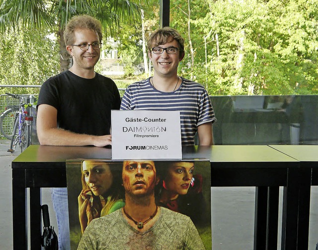 Fabian Barth (rechts) und  Marcel Cara... ihres Films im Forum Optimismus aus.   | Foto: heidi ast