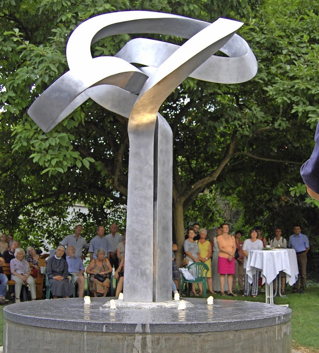 Das Band des Lebens: Der neue Brunnen des Marienhauses.   | Foto: Puppe