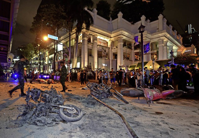 Der Sprengsatz explodierte an einer be...uzung neben einer Touristenattraktion.  | Foto: AFP