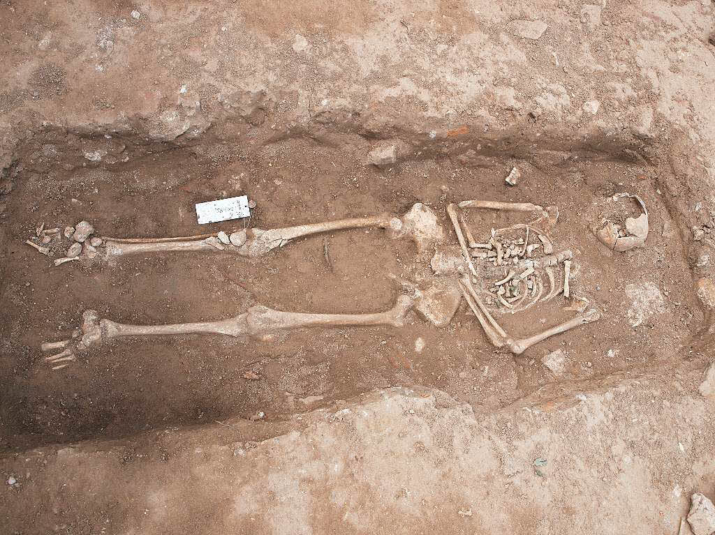 Ausgrabungen St. Alexius: Skelette eines Friedhofs aus dem 18. Jahrhundert werden freigelegt