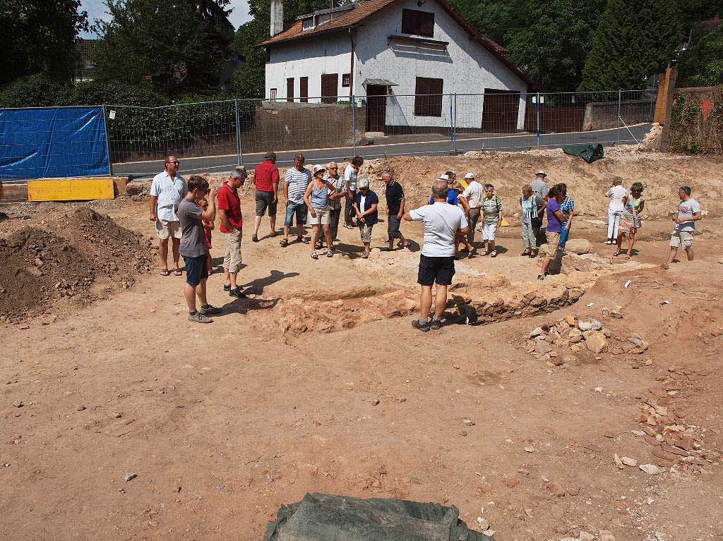 Ausgrabungen St. Alexius: Prsentation beim Kirchberghock