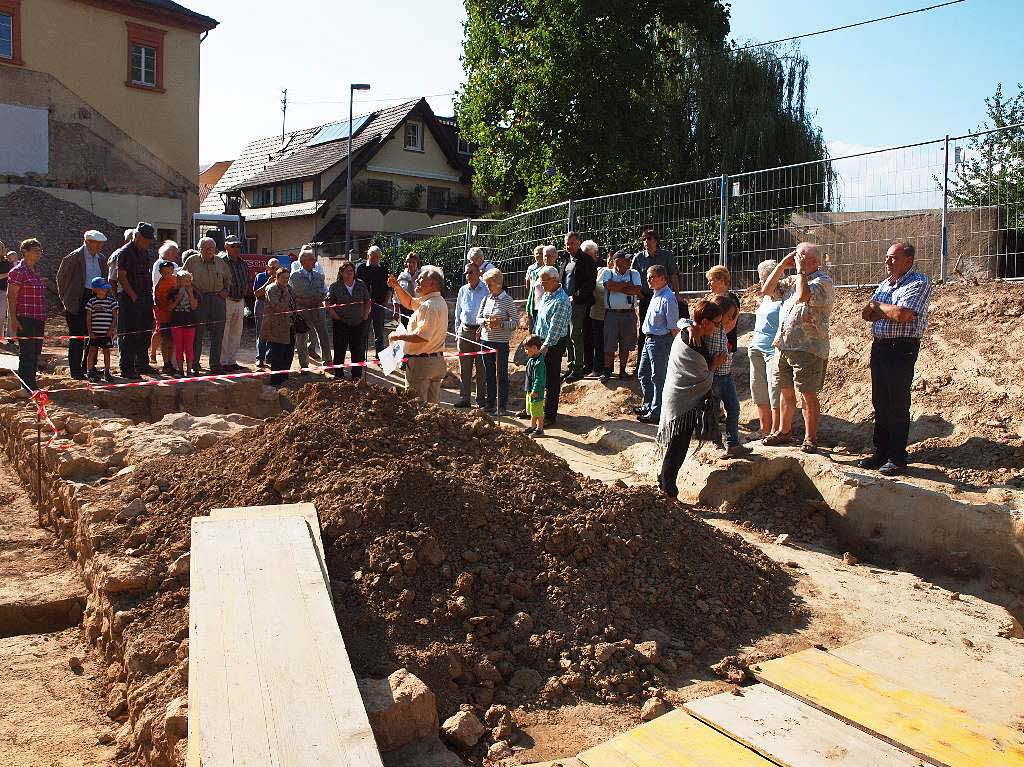 Ausgrabungen St. Alexius: Ende der Grabungen und Prsentation bei der Baustellenparty