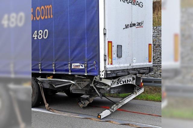 BMW prallt Auf Lkw