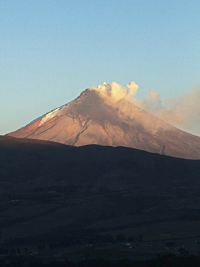 Der Cotopaxi ist 5897 Meter hoch und nur 50 Kilometer entfernt von Quito, der Hauptstadt Ecuadors. Bricht er aus, drohen Schlammlawinen.