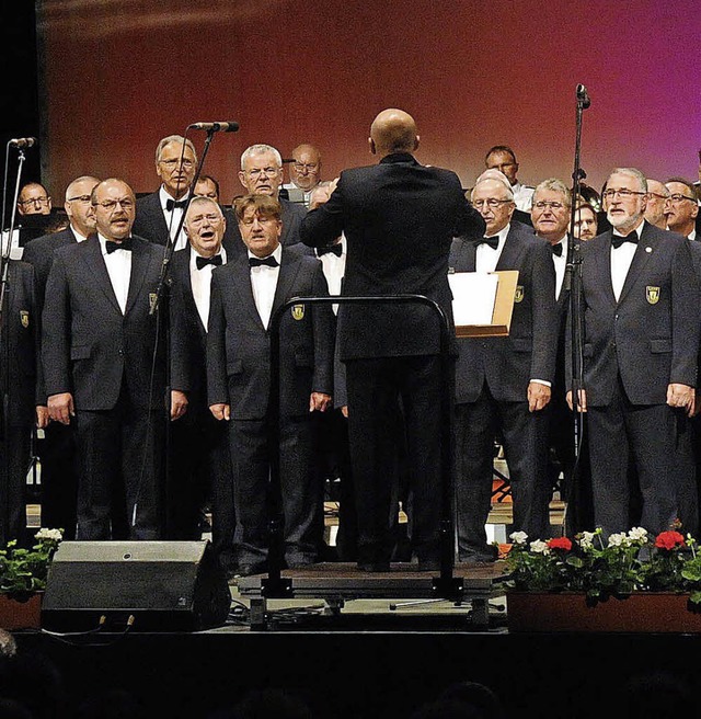 Der Polizeichor unter Mathias Baier beim Frhjahrskonzert   | Foto: W. Knstle