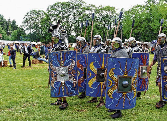 Die Soldaten der rmischen Legion gebe...rstung und Bekleidung der Legionre.   | Foto: Veranstalter