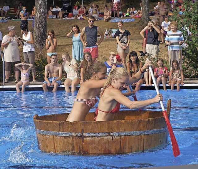 Zwei in einem Boot: Kerstin Bolz (rech...ie  Siegerinnen  des Brhzuberrennens.  | Foto: Sven Klatte