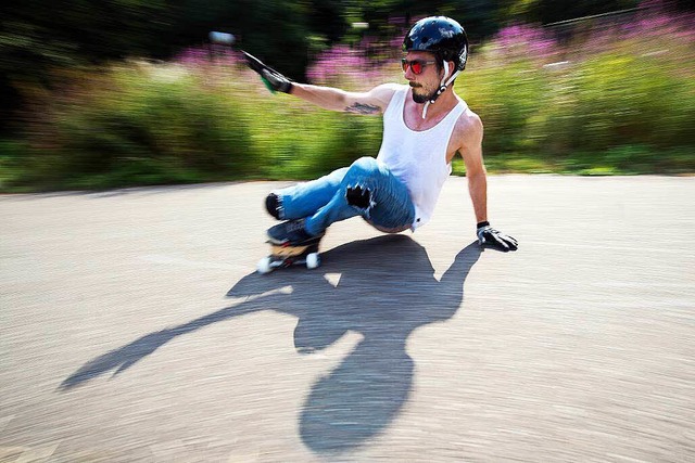 Sieht cool aus &#8211; das Longboarden.  | Foto: dpa