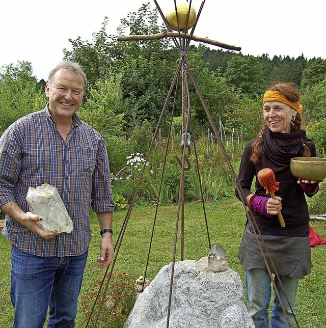 Uwe Kaiser und Manu Schnborn mit eine...2;Atelier 13&#8220; in Todtmoos-Lehen.  | Foto: Folles