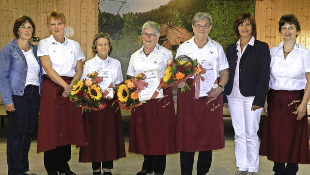 Sie waren schon bei  der Grndung des ...rsitzende Landfrauenverein) von links   | Foto: gerhard wiezel