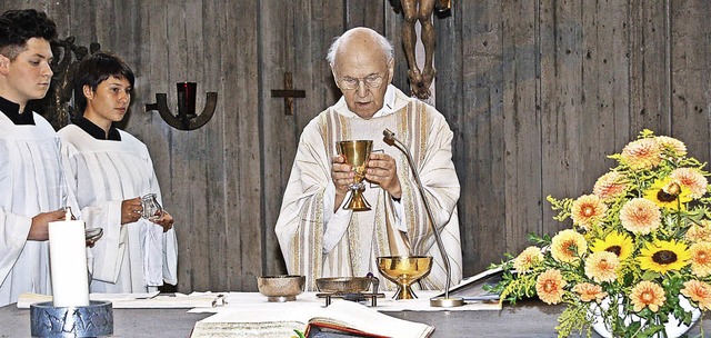 Pfarrer Hermann Schmid beim Festgottesdienst zu seinem 95. Geburtstag.   | Foto: Christian Ringwald