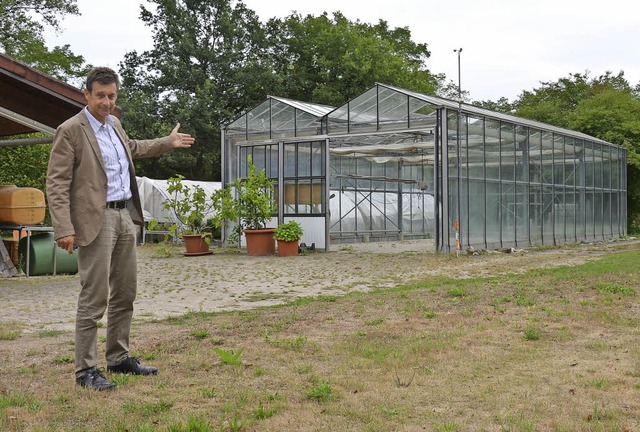 Da wird gebohrt. Brgermeister Christo...eren Seite des Gelndes beim Eingang.   | Foto: Michael Behrendt