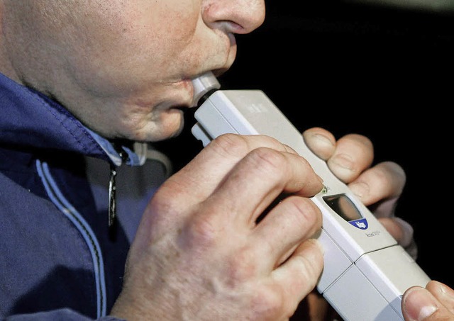 Alkoholkontrollen der Polizei knnen bse enden.   | Foto: dpa