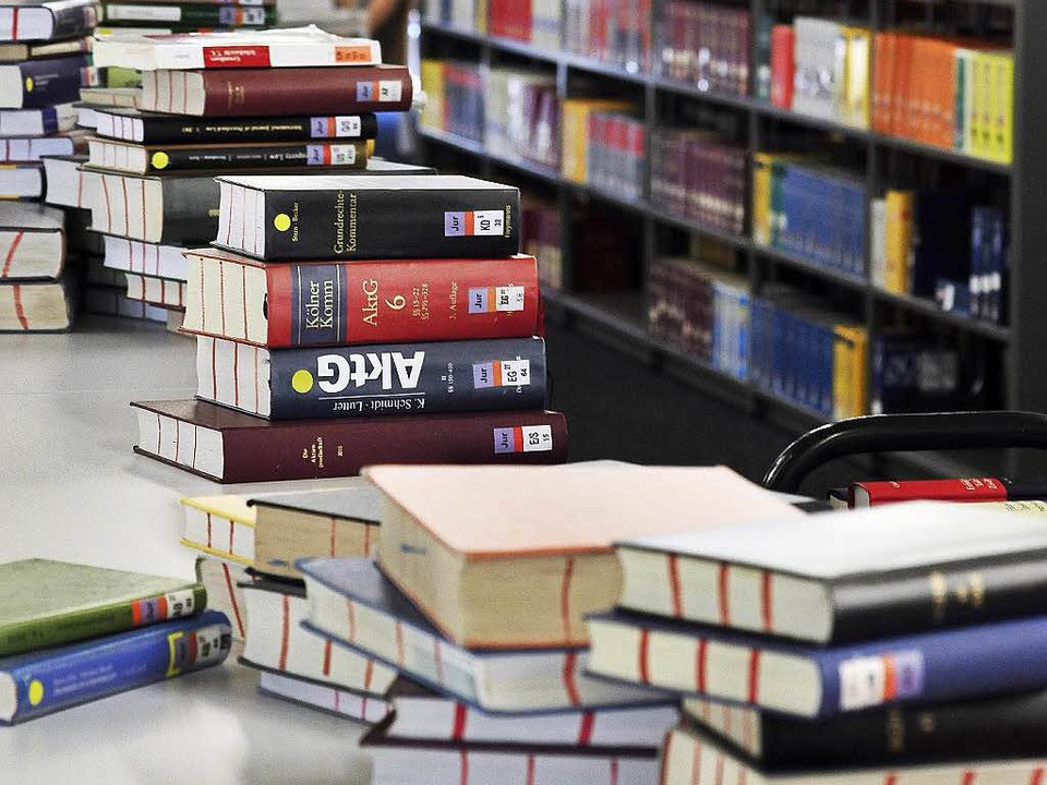 Bücher über Bücher: Der Universitäts-B...ondern auch historische Kostbarkeiten.  | Foto: Thomas Kunz