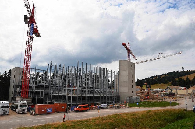 Im vorderen Teil des Parkhaus Feldberg...n Bereich noch krftig gebuddelt wird.  | Foto: Ralf Morys