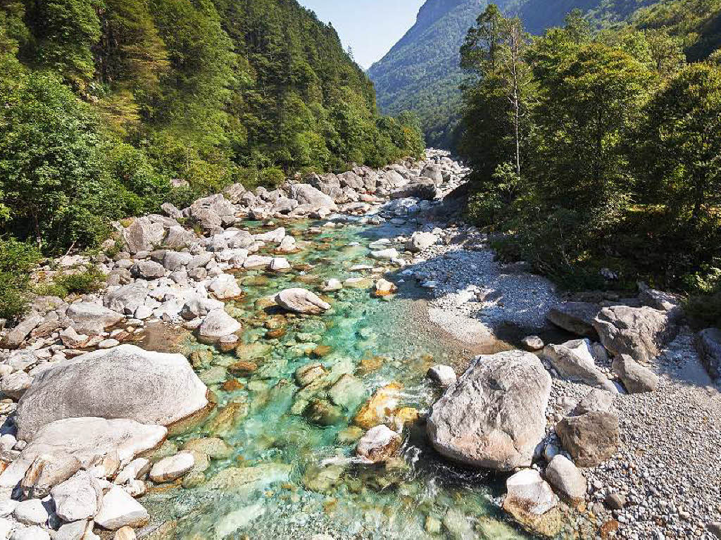 Das smaragdgrne Wasser des Verzasca-Flusses im Tessin hat den 14-jhrigen Matthias Haller aus Rheinfelden fasziniert, weshalb er ein Foto schoss.