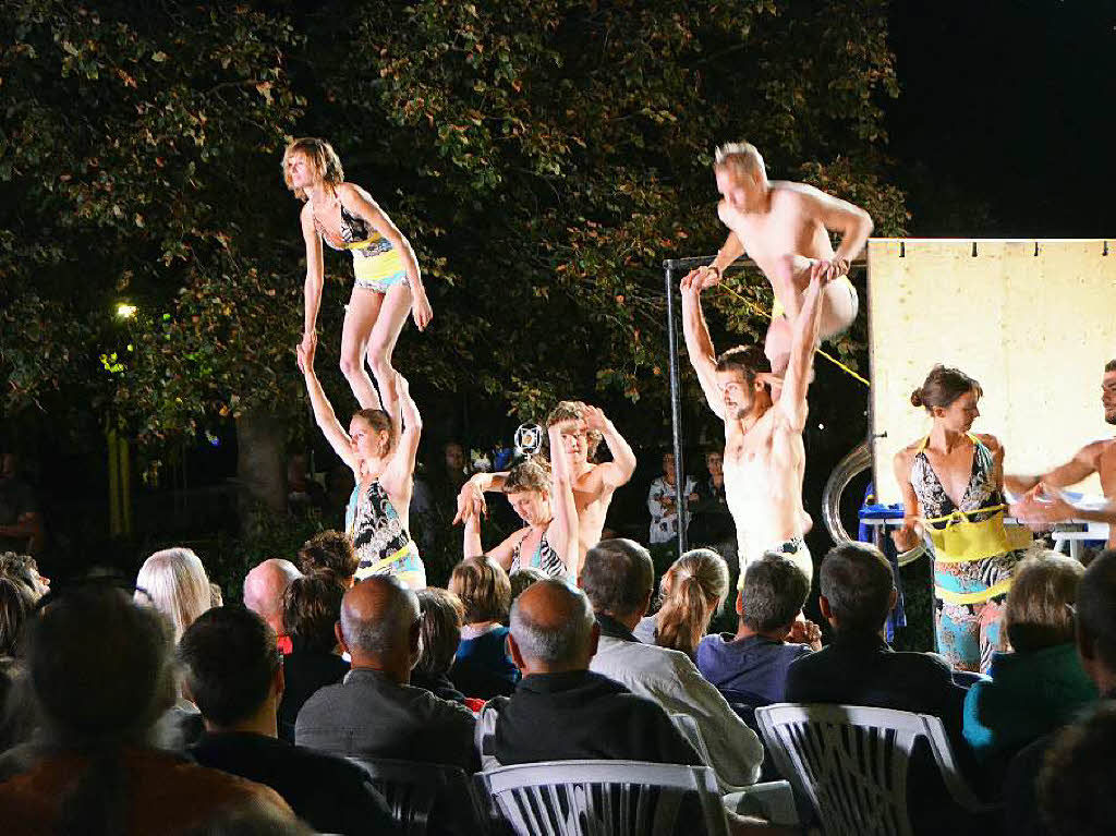 Die Belgische Musik und Artistengruppe Fillage versammelte zahlreiche  Zuschauer zu ihrer mitreienden Show aus Gesang, Musik und Akrobatik
