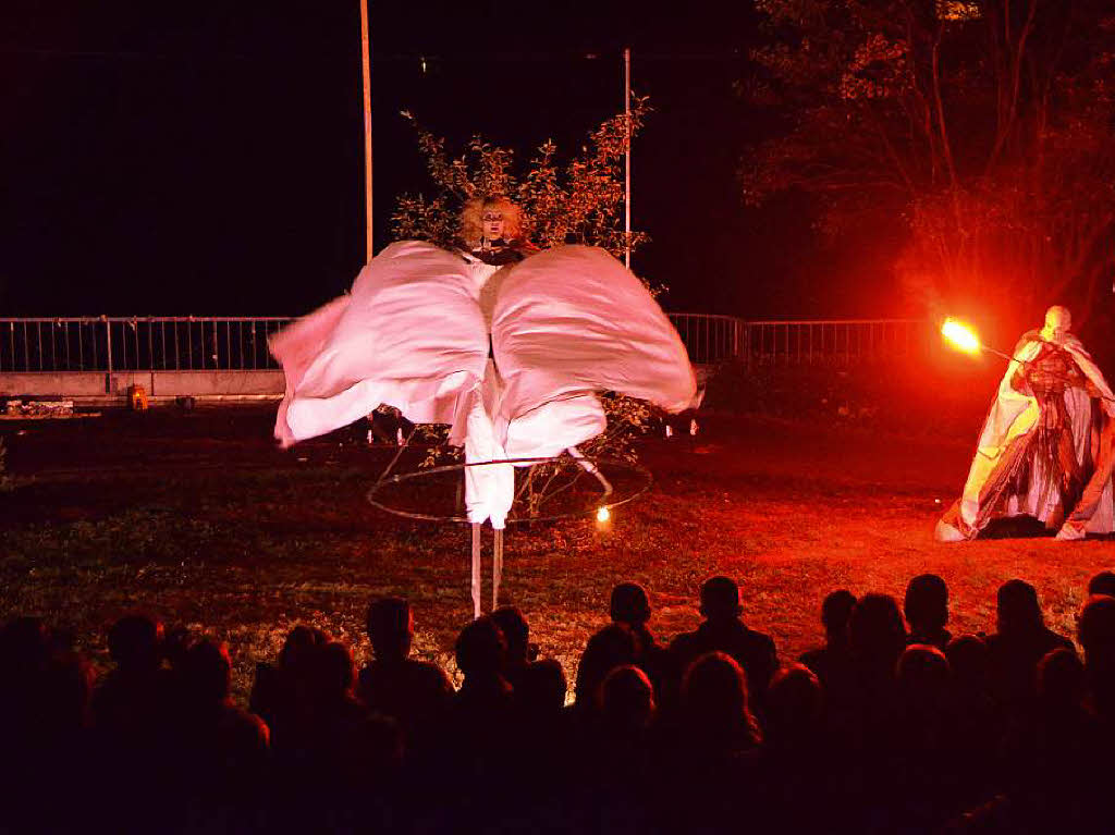 Zum Schluss der Knaller, im Salmeggpark: Das Brandkommando Stiltlife inszenierte eine Pyro- und Feuershow mit the Angel's Skyfall