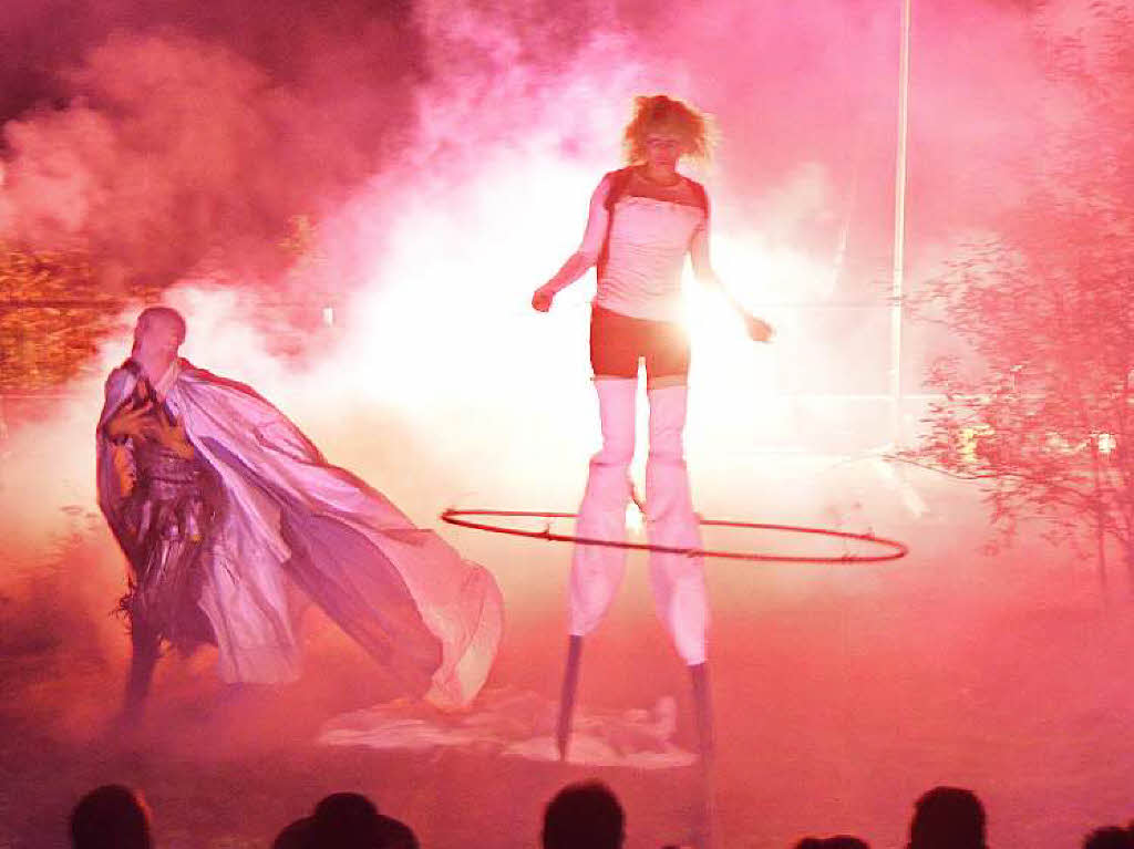 Zum Schluss der Knaller, im Salmeggpark: Das Brandkommando Stiltlife inszenierte eine Pyro- und Feuershow mit the Angel's Skyfall
