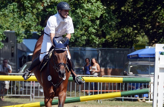 Tollen Reitsport konnten die Besucher ...hier Markus Schindler auf Caramina 26.  | Foto: Susanne Mller