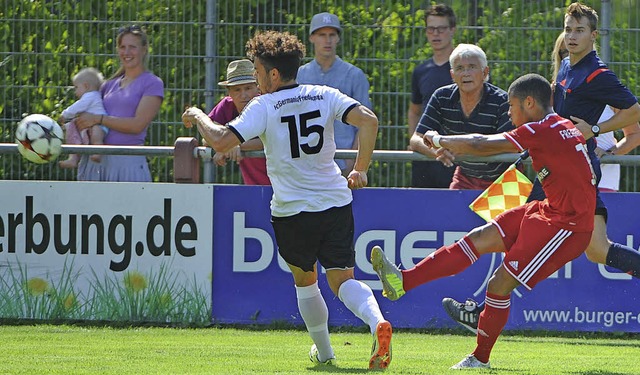 Er wei, wie der Ball ins Tor gelangt:...s) traf dreimal gegen Friedrichstal.    | Foto: Achim KLeller