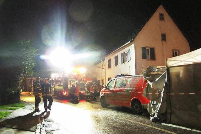 Edelgas entweicht aus einem Kesselwagen: Groeinsatz an der Rheintalbahn bei Rheinweiler