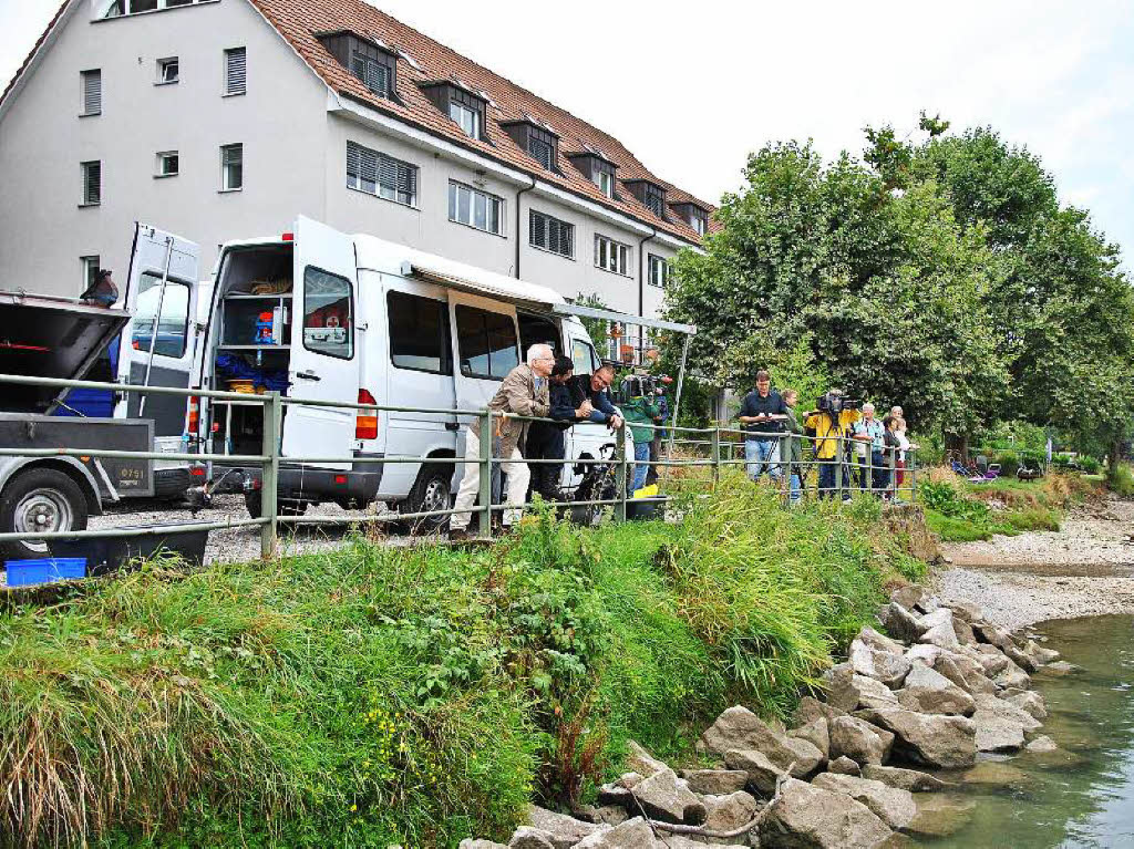 Polizeiwagen aus dem Rhein geborgen Polizeiwagen aus dem Rhein geborgen