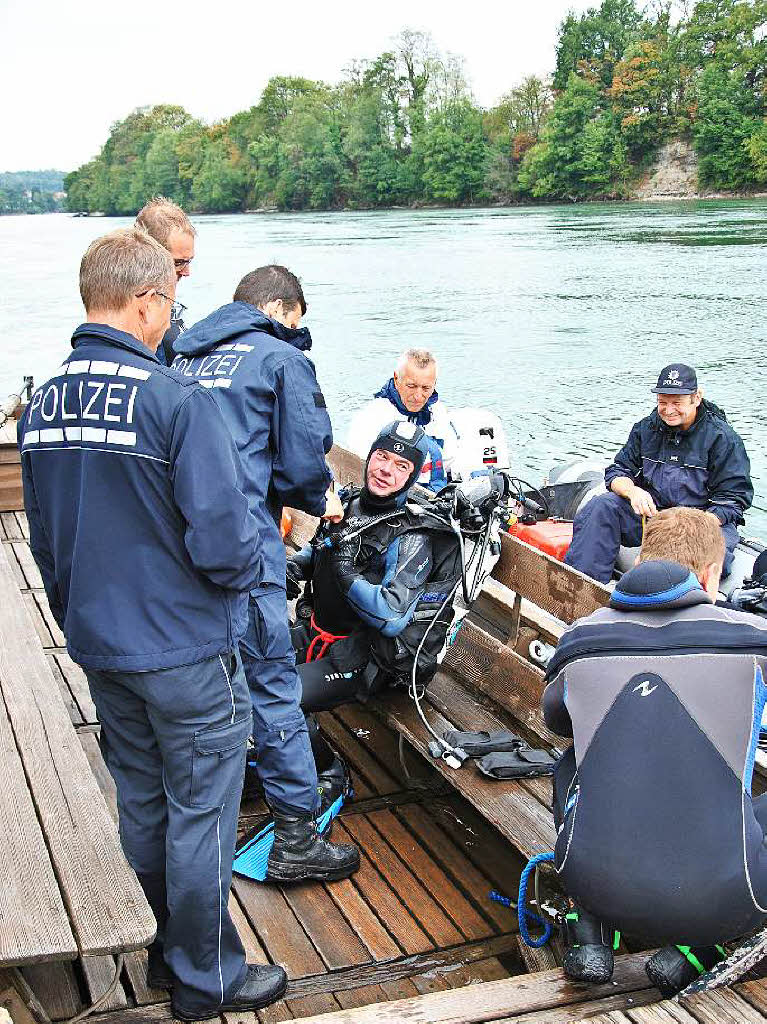 Polizeiwagen aus dem Rhein geborgen Polizeiwagen aus dem Rhein geborgen