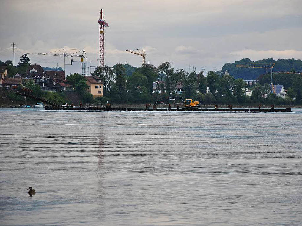 Polizeiwagen aus dem Rhein geborgen Polizeiwagen aus dem Rhein geborgen