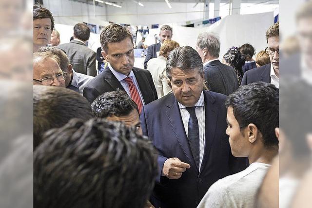 Sigmar Gabriel: Eine halbe Stunde Ortstermin im Flchtlingsheim