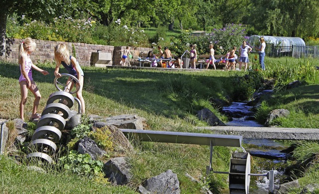 Vielerlei Vergngen finden Kinder beim...n Wasserspielen im Japanischen Garten.  | Foto: Martha Weishaar