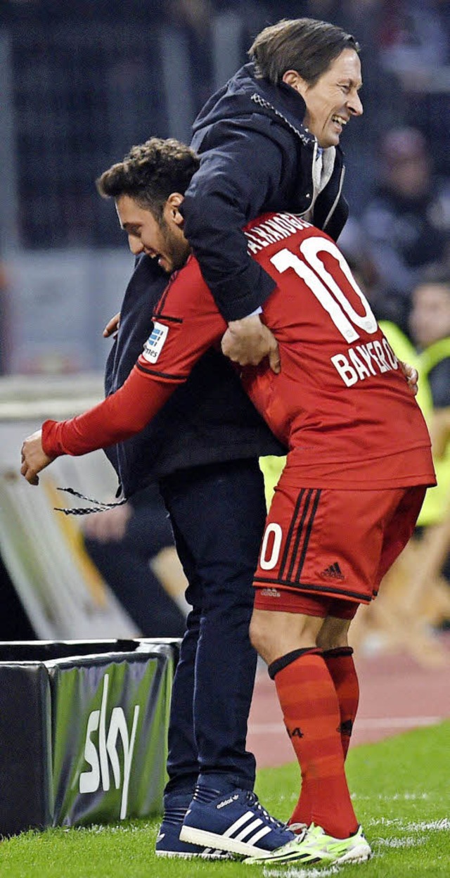Trainer  Schmidt und  Spieler  Calhanoglu   | Foto: AFP