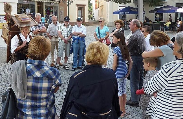 Nordschwbener mit der Wscherin Luise bei einem Rundgang in Schopfheim  | Foto: ZVG