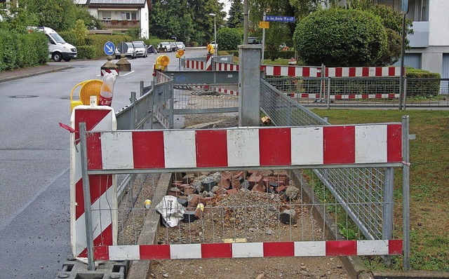 Im Umkircher Wohngebiet &#8222;In der ...Leerrohre fr Glasfaserkabel  verlegt.  | Foto: karin wortelkamp