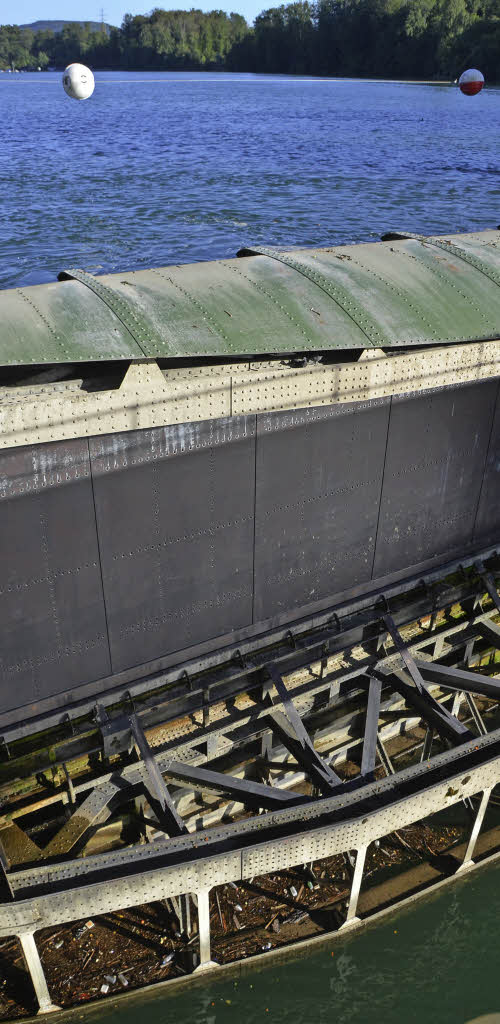 Der Rhein weist am Kraftwerk Ryburg-Schwrstadt 10,6 Meter Hhenunterschied auf.