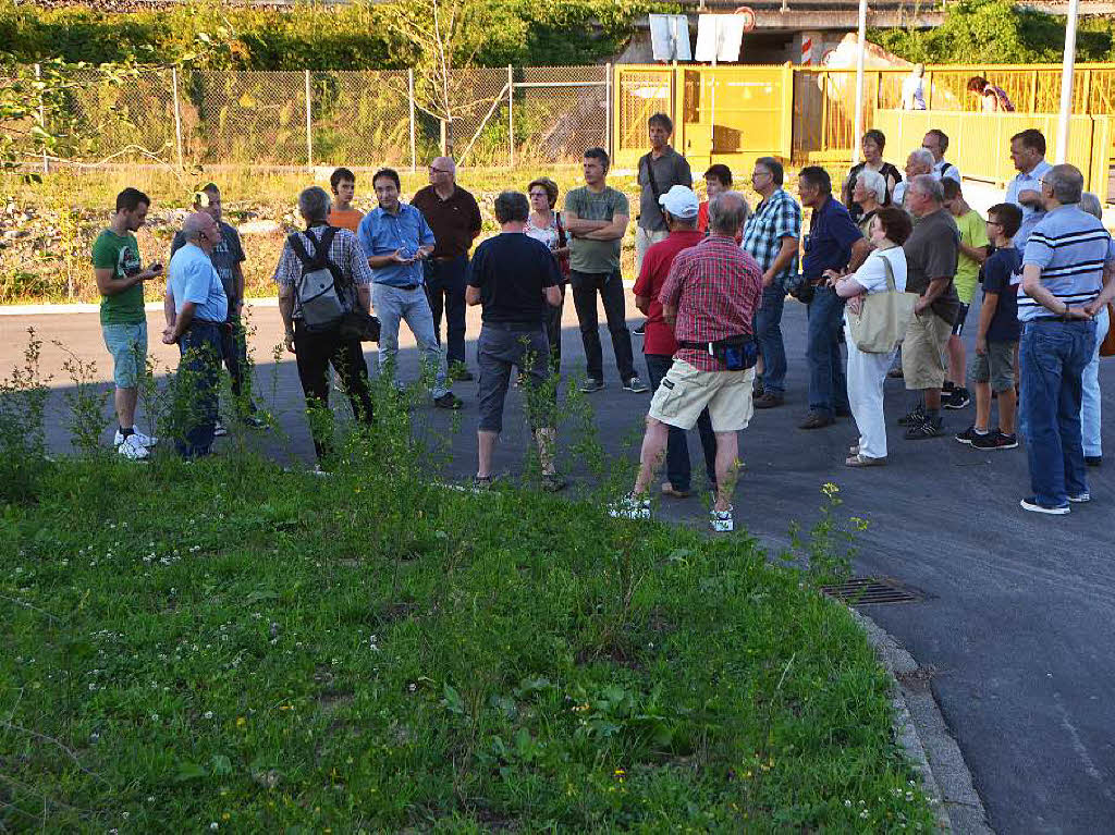 Eindrcke von der Besichtigung des Wasserkraftwerks Ryburg-Schwrstadt. Das Fischaufstiegsgewsser und das Maschinenhaus standen im Mittelpunkt des Abends, durch den Beat Karrer die Besucher fhrte.