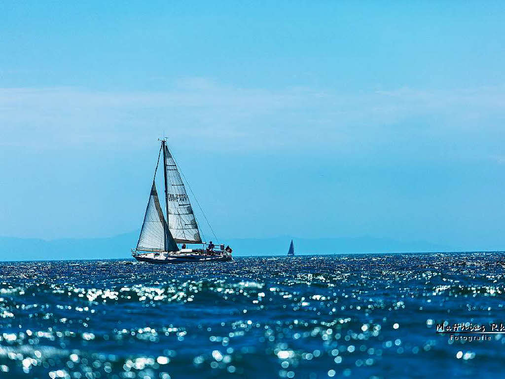 Matthias Rhein: Sdfrankreich 2015: ein typisches Bild eines Segelbootes, das an der Kste entlang gleitet. Es spiegelt fr mich die Sehnsucht nach der Ferne und Freiheit wider. Einzig und alleine abhngig vom Wind.