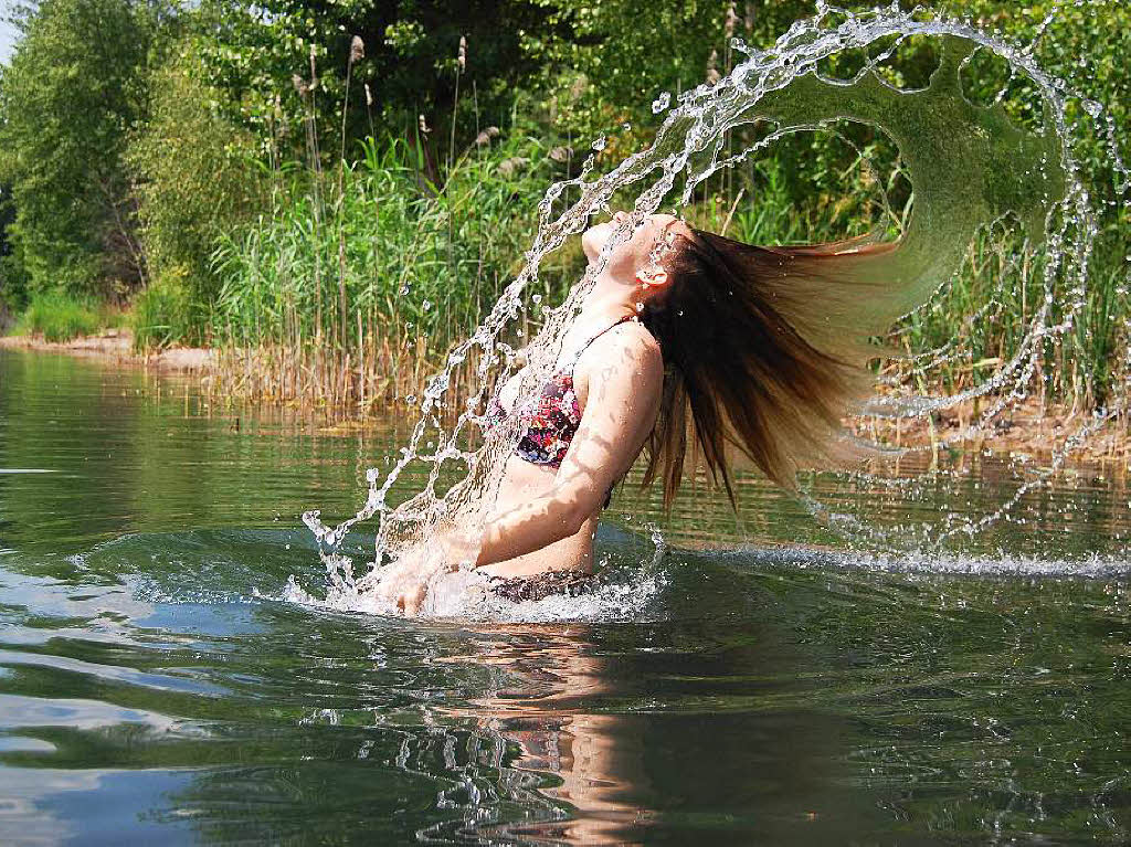 Susanne Mayer: Bei Hitze hilft nur ein Bad im Baggersee, hier in Speyer, und dann eine Dusche durch die eigenen Haare. Das Foto entstand letztes Jahr in den Pfingstferien.