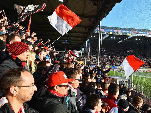 Feiern die Fans des SC Freiburg knfti...6 Millionen Euro Landesgelder stecken?  | Foto: Rita Eggstein