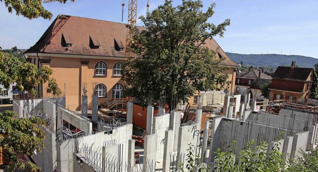 An der Grundschulerweiterung wird auch in den Ferien gearbeitet.   | Foto: stadt