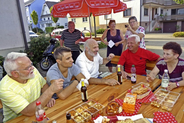 Gemtlich plauschen ber lokalpolitisc...ei den Sommerhocks der Hohberger SPD.   | Foto: Frank Leonhardt