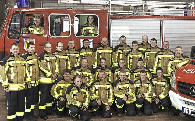 Das Team der Feuerwehr Wasser mit den neuen Uniformen  | Foto: Privat