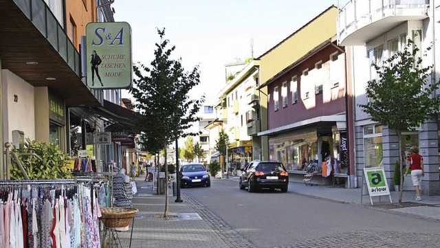 Aus der  Bahnhofstrae in Bad Krozingen soll eine Fugngerzone werden.   | Foto: Katja Mielcarek