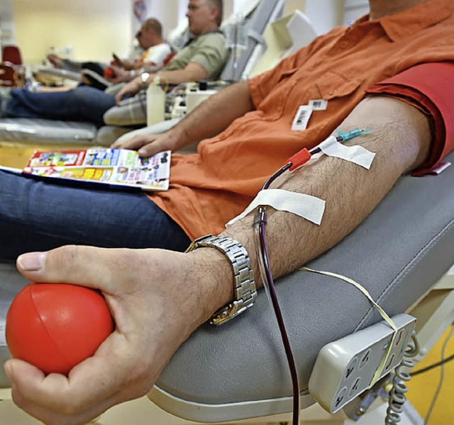 Pro Tag werden 15000 Blutspenden bentigt.   | Foto: DPA