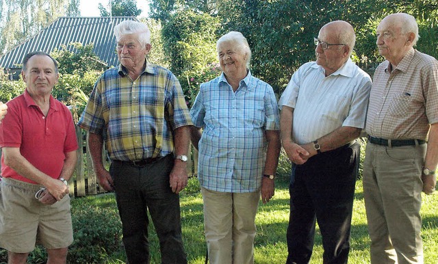 Eine Gruppe von Kolpingsenioren aus B...er Maier sowie Hugo Mller (von links)  | Foto: Karin Stckl-Steinebrunner