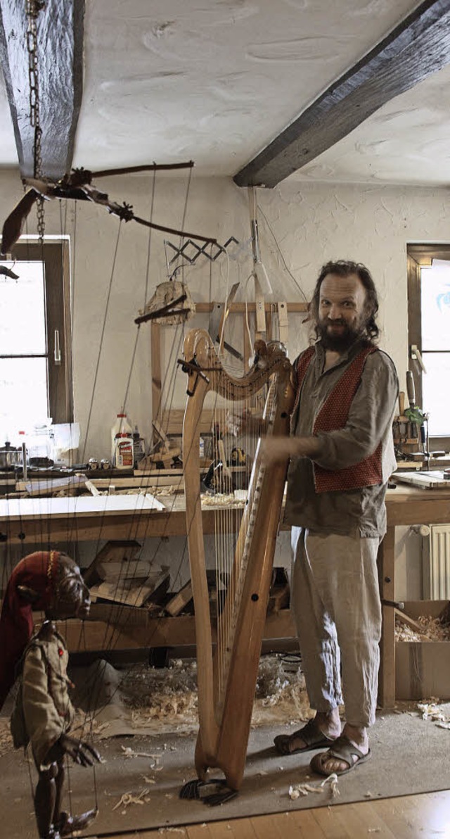 Dirk Siebert lebt mit seiner Tochter i...ingen, wo er auch seine Werkstatt hat.  | Foto: Christiane Franz