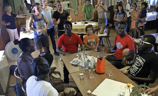 Gute Stimmung verbreitete beim Café In...ional eine Trommlergruppe aus Gambia. | Foto: Hrvoje Miloslavic Gute Stimmung verbreitete beim Café In...ional eine Trommlergruppe aus Gambia. | Foto: Hrvoje Miloslavic