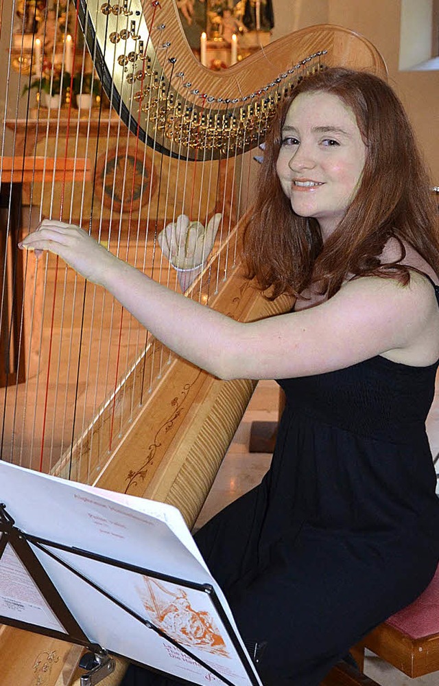 Natalie Lara Deusch spielte Harfe  im ...dienst in der Wyhlener Himmelspforte.   | Foto: Weber-Kroker