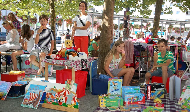 35 Kinder machten beim ersten Kindertrdelmarkt auf dem Oberrheinplatz mit.  | Foto: Petra Wunderle