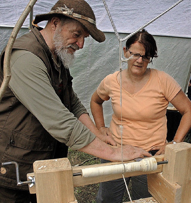 Drechseln ist gar nicht so schwer - Pe...tt, die fest in weiblicher Hand war.    | Foto: Christiane Sahli